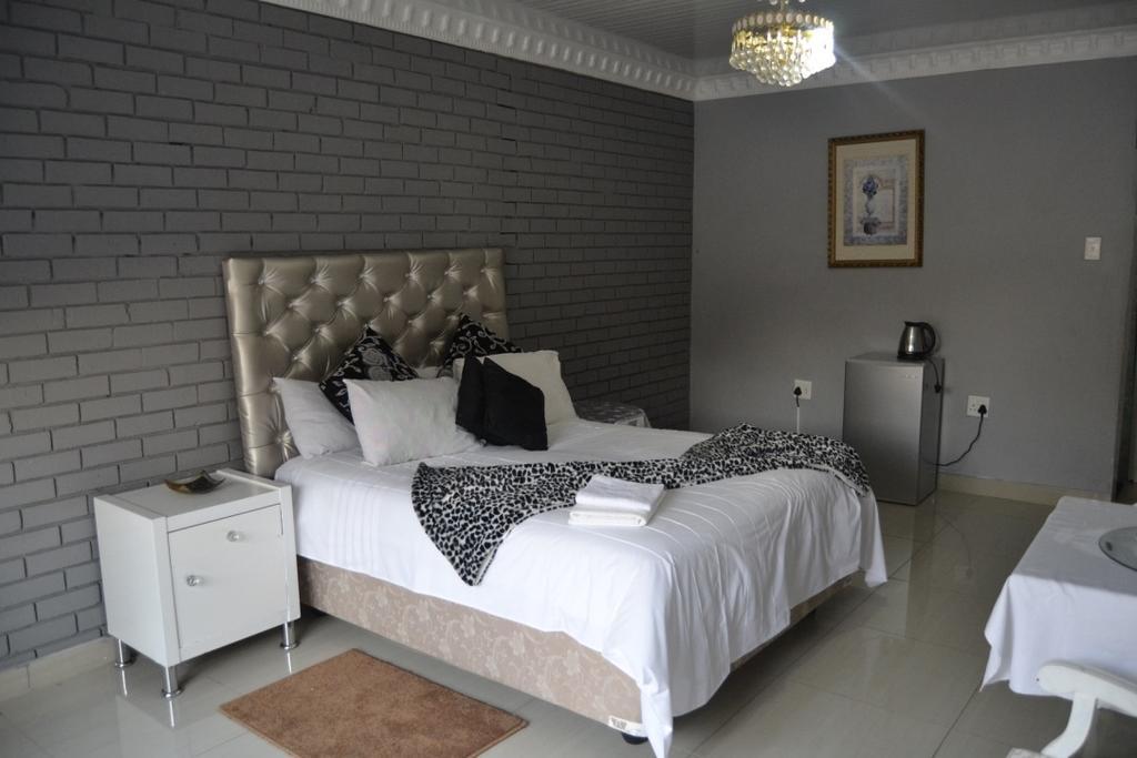 Thembisi Guesthouse Newcastle Exteriér fotografie